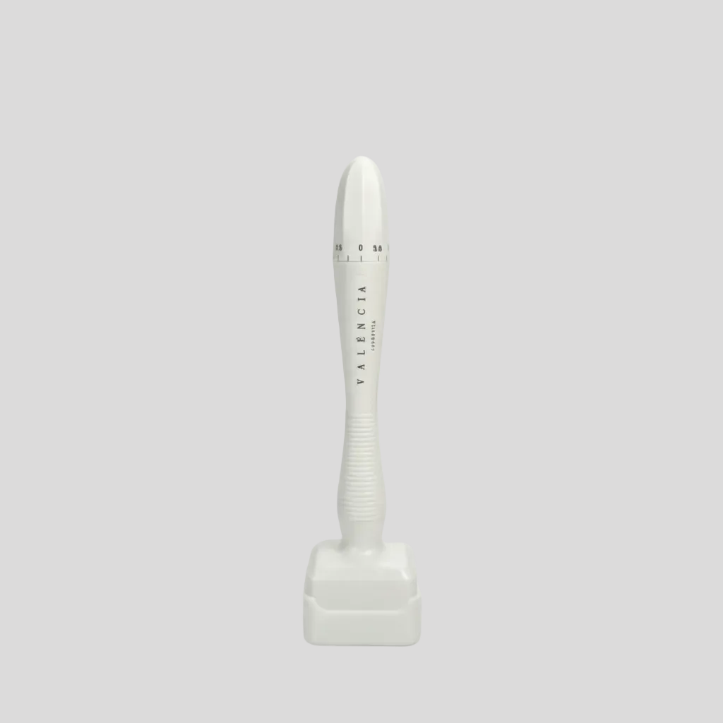 White lash applicator with slim wand tip